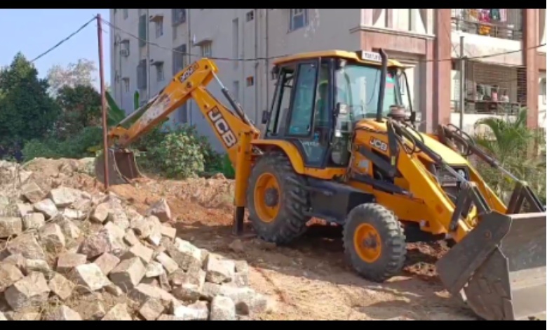 HYDRAA Resumes Demolition of Illegal Encroachments Near Ameenpur Pedda Cheruvu